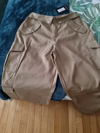 Pantalón cargo beige talla 40 sin estrenar