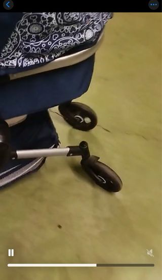 Cochecito de muñecas azul