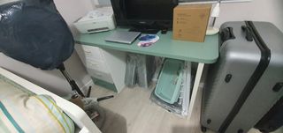 Escritorio verde y blanco