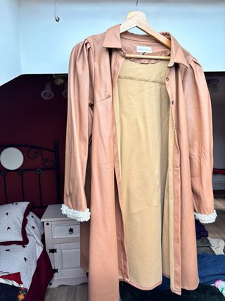 Chaqueta larga efecto piel