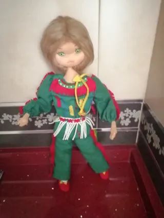 Muñeca artesanal articulada