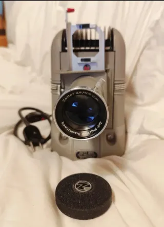 Proyector antiguo Braun Zett en su maleta original