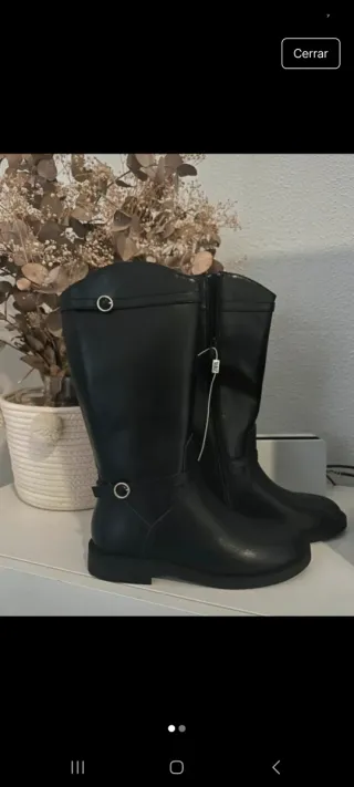 Botas altas Zara negras con etiqueta
