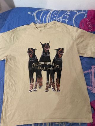 Camiseta Beige Doberman Blackwork