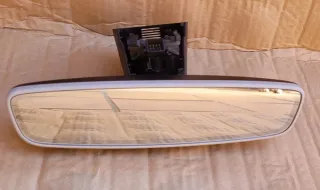 Espejo retrovisor interior Volkswagen con cámara.