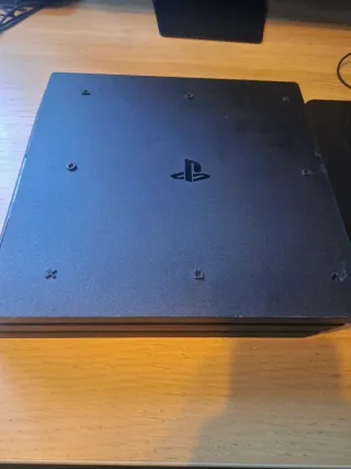 PS4 Pro con Scatola e Inserti + Controller