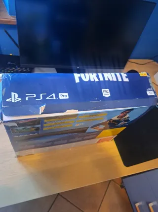 PS4 Pro con Scatola e Inserti + Controller