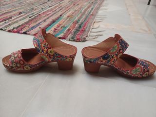 Sandalias cuña estampadas