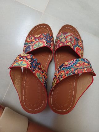 Sandalias cuña estampadas