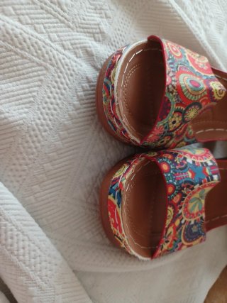 Sandalias cuña estampadas