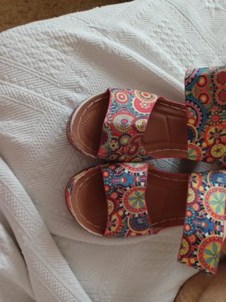 Sandalias cuña estampadas