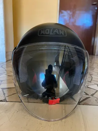 Casco Nolan nero con visiera