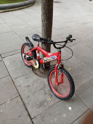 Bicicleta infantil cars roja