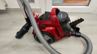 Aspirador sin bolsa Bosch rojo
