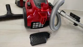Aspirador sin bolsa Bosch rojo