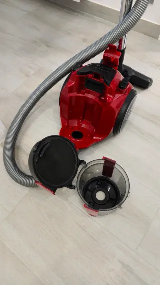 Aspirador sin bolsa Bosch rojo
