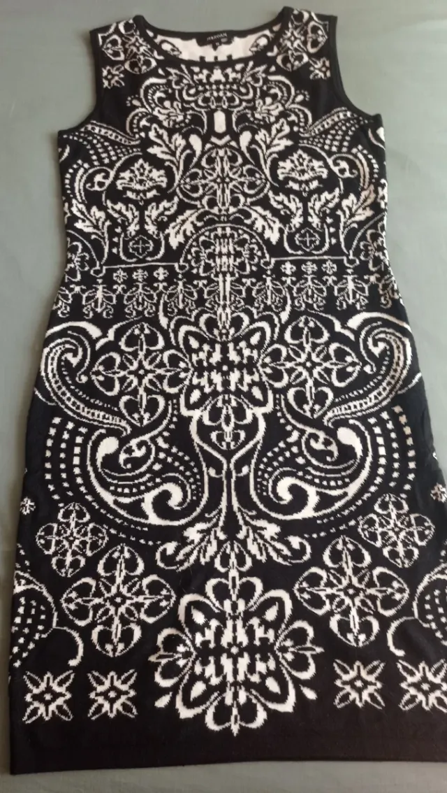 Vestido de punto estampado blanco y negro