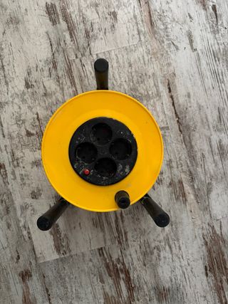 Carrete alargador enrollacables amarillo Tayg