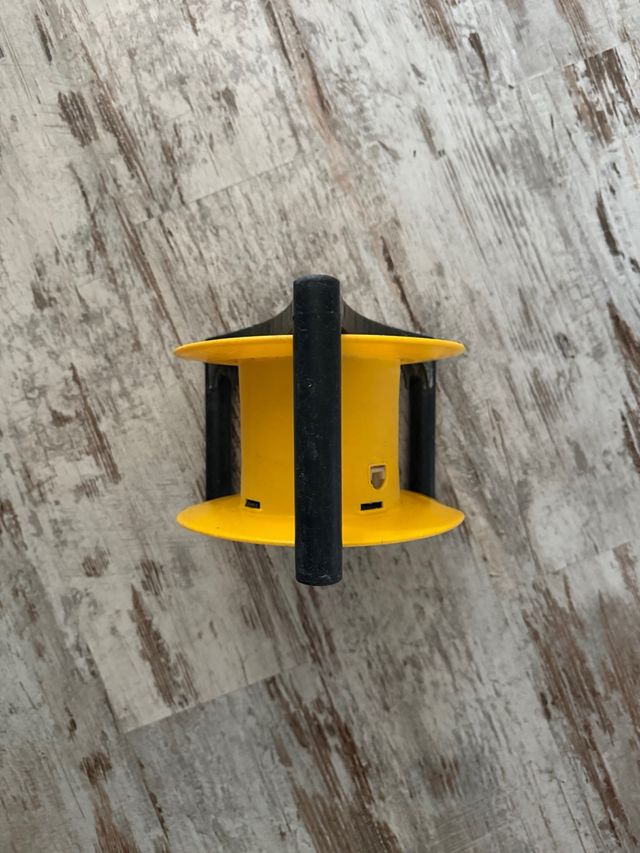 Carrete alargador enrollacables amarillo Tayg