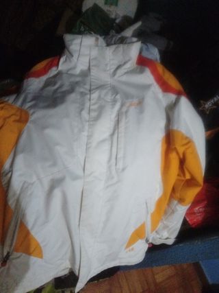 Cazadora Wenze blanca y naranja