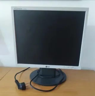 Monitor LG Flatron L1750SQ 17 TFT  Peana+Cable VGA