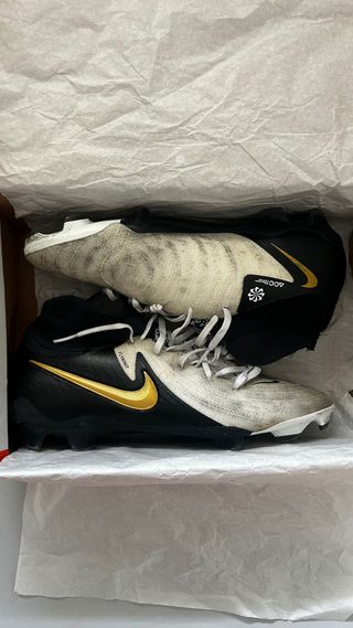 Botas de fútbol Nike Luna Pro
gama media/alta 