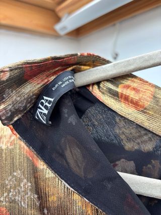 Vestido Zara floral dorado