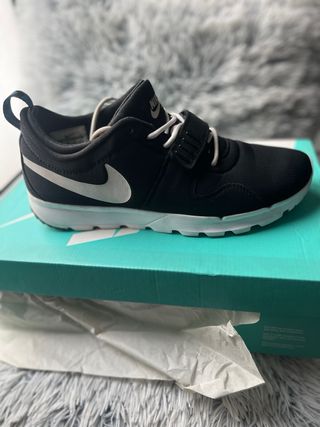 Nike SB Trainerendor Negro/Blanco