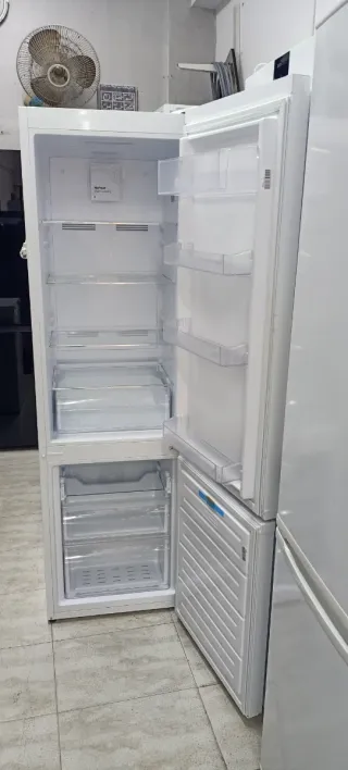 Nevera Combi Wonder Blanca
NO FROST ENERGÍA A+