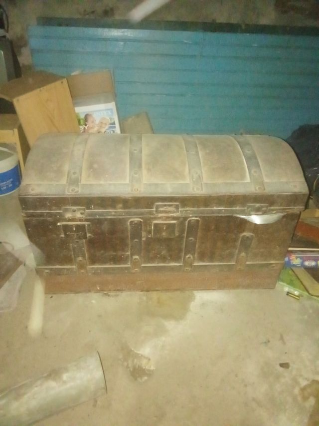 Baúl antiguo de metal y madera 1m x 40 cm