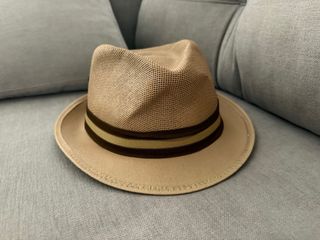 Sombrero Beige y Marrón, de Sombreros González. 