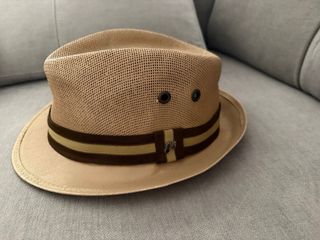 Sombrero Beige y Marrón, de Sombreros González. 