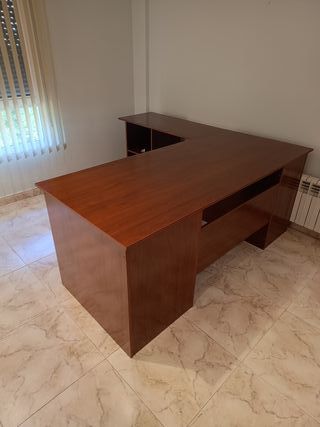 Mesa de despacho en L con cajones