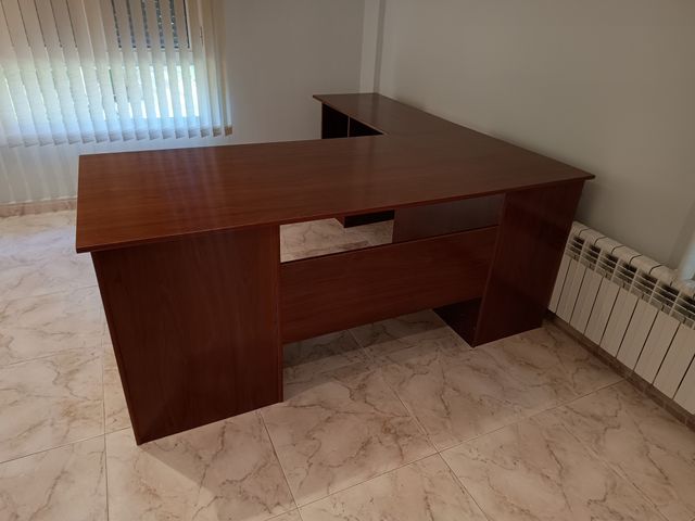 Mesa de despacho en L con cajones