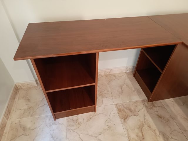 Mesa de despacho en L con cajones
