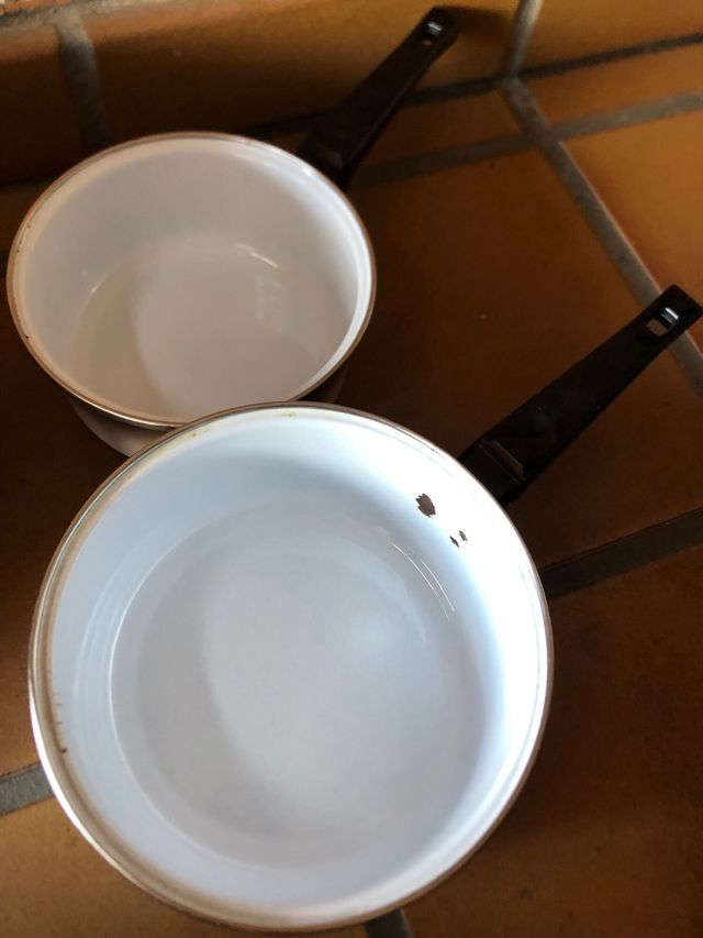 Juego de Cacerolas Esmaltadas Beige y Marrón