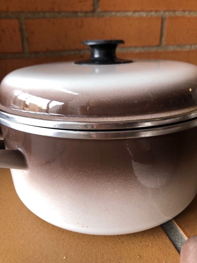 Juego de Cacerolas Esmaltadas Beige y Marrón