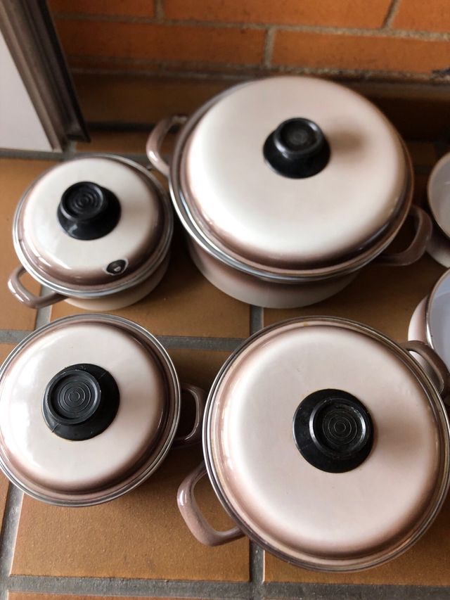 Juego de Cacerolas Esmaltadas Beige y Marrón