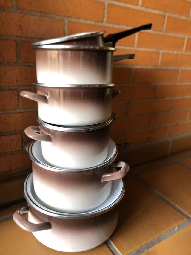 Juego de Cacerolas Esmaltadas Beige y Marrón