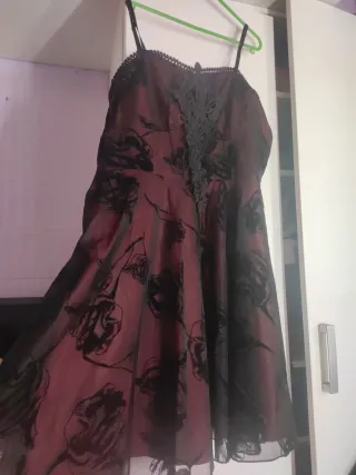 Vestido gótico negro y rojo