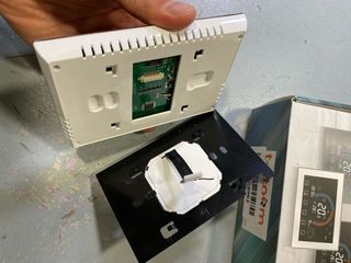 Termostato Inteligente T-storm Wi-Fi Frio/Calor