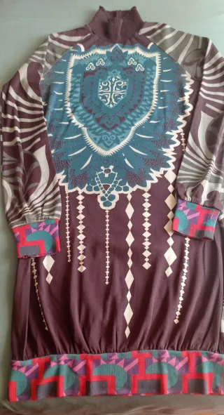 Vestido Custo estampado cuello alto