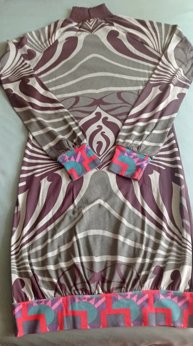 Vestido Custo estampado cuello alto