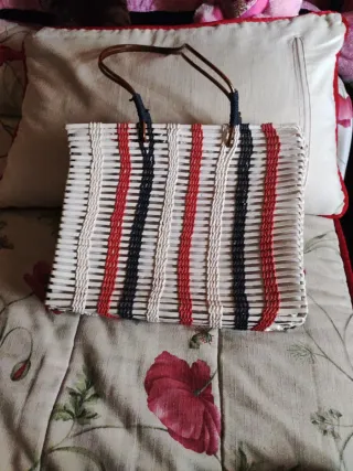 Bolso de mano tricolor