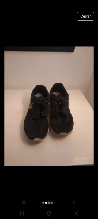 Zapatillas deportivas Nike negras y blancas