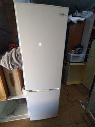 Nevera blanca 1,75x0,55 perfecto estado 