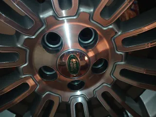Llanta Land Rover