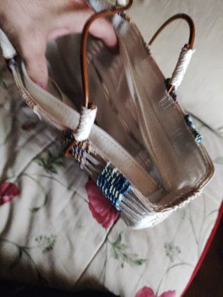 Bolso de mano blanco con rayas