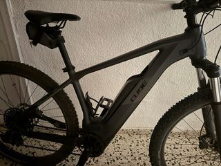Bicicletta elettrica Cube
