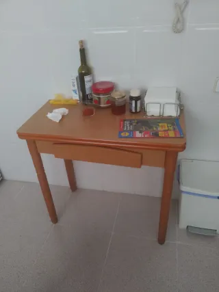 Mesa de cocina madera y cajón